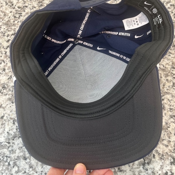 Nike men’s hat, navy blue hat, men’s golf hat - Picture 3 of 5